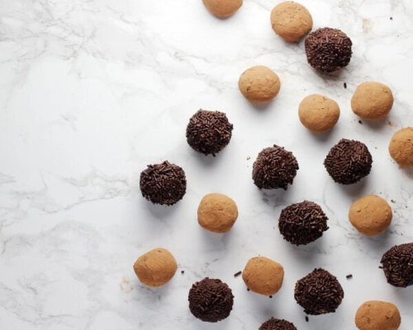 cokoladne kroglice s kinder bueno polnilom