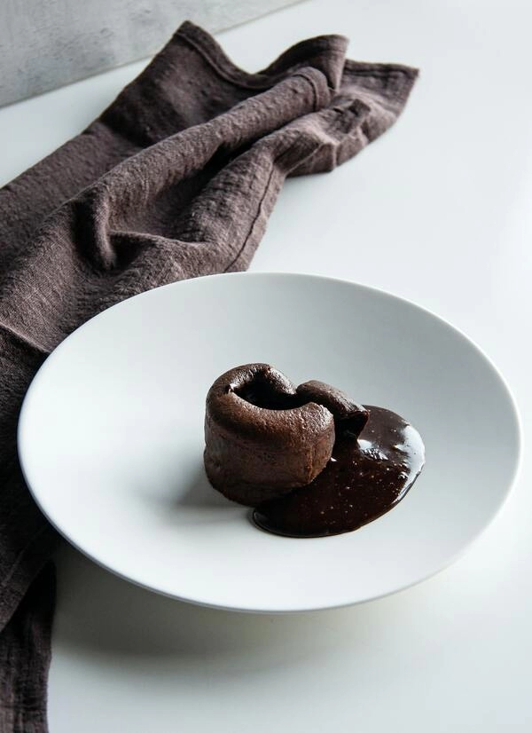 cokoladni souffle (oziroma po slovensko sufle) je znamenita francoska slascica ki vedno ocara