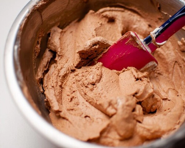 cokoladni mousse in malinina krema
